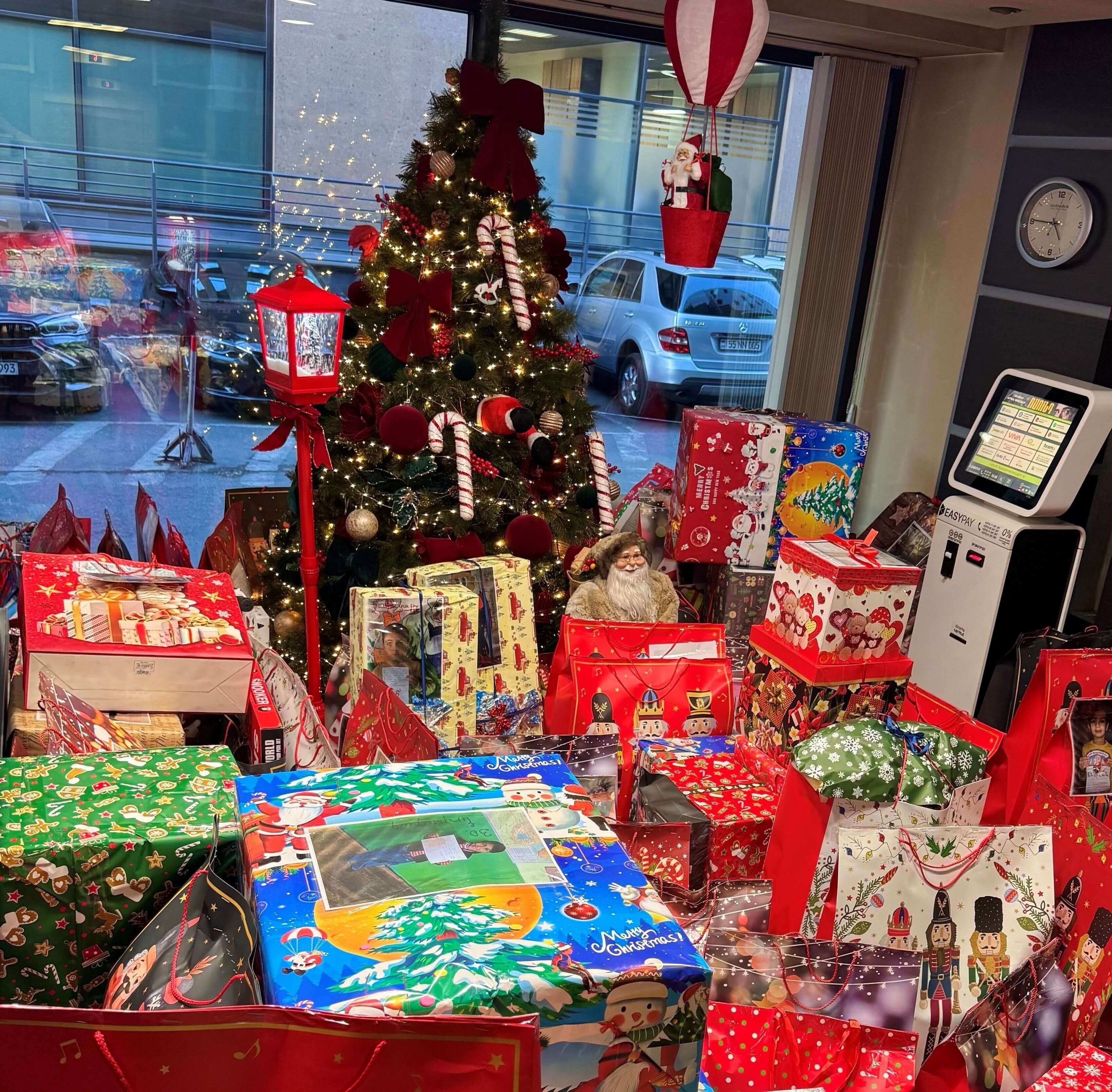 «Դարձիր ձմեռ պապ»․ ԱրմՍվիսԲանկի ամանորյա նախաձեռնությունը սահմանամերձ համայնքների երեխաների համար